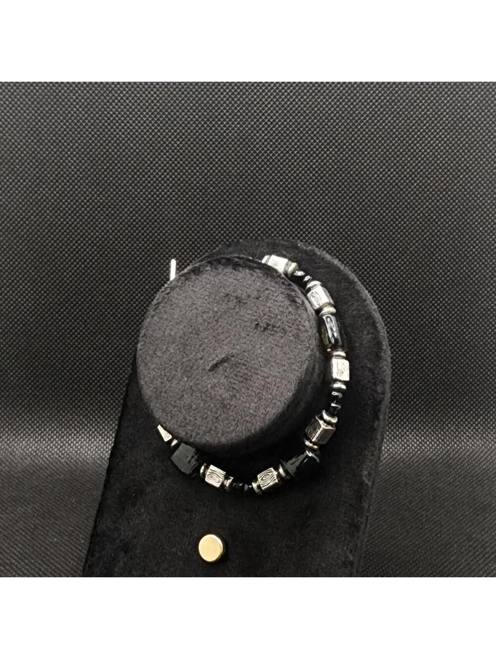 Vintage American Women's Black and Silver Jewellery